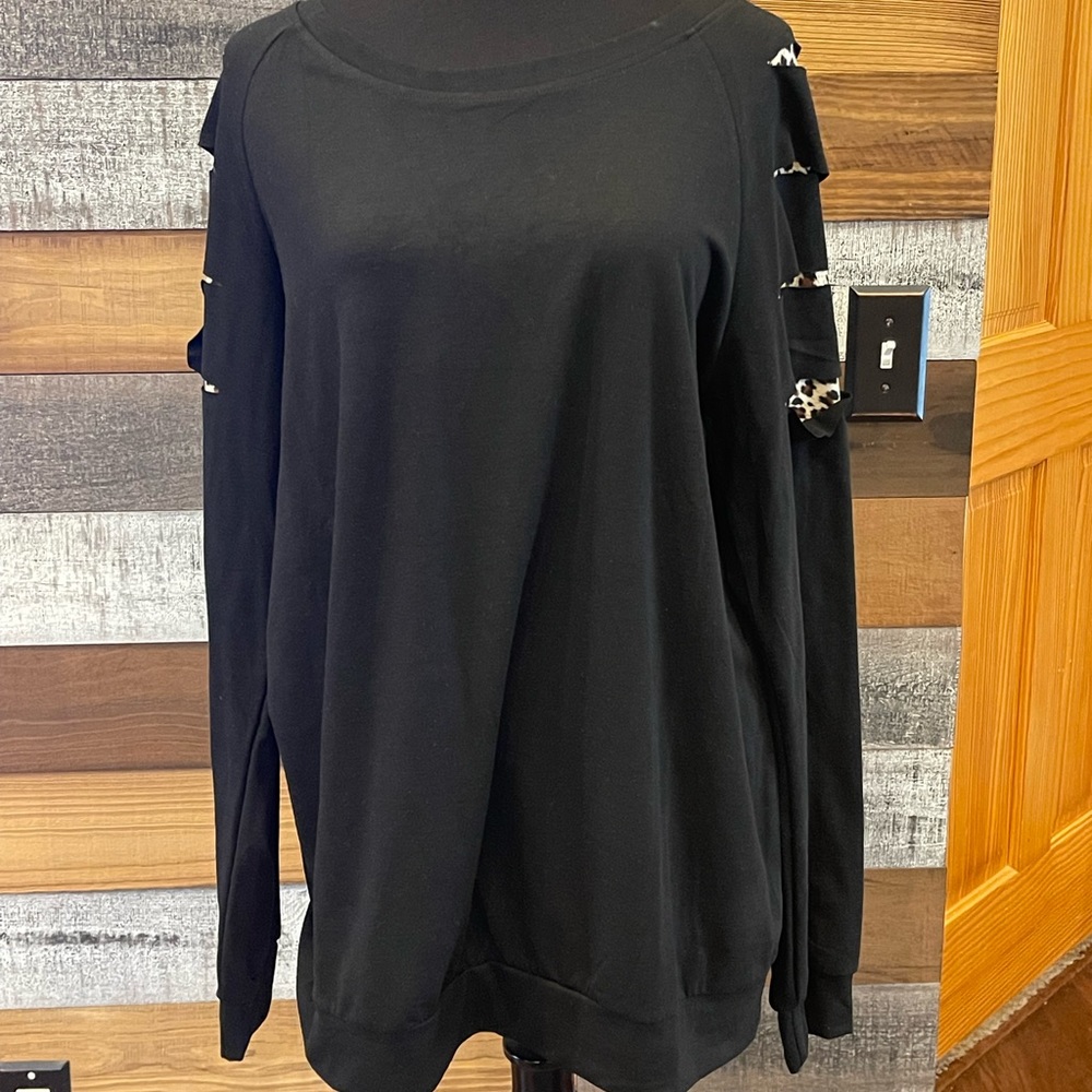 Leopard slashed top